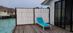 White Mecofence woven composite privacy fence on an overwater deck, featuring exceptional moisture and salt resistance. This unique woven design is a premium choice for constructors and retailers supplying tropical resorts and high-humidity coastal developments worldwide.