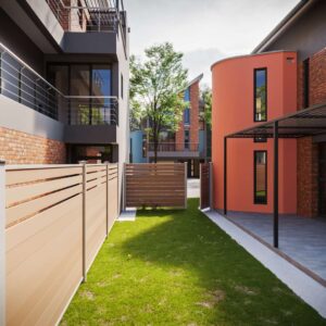 WPC fence thermal stability — minimal expansion and contraction compared to natural wood in extreme climates