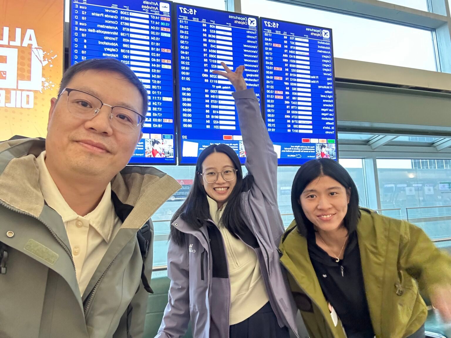 Mecofence sales team arrive in Canada airplane