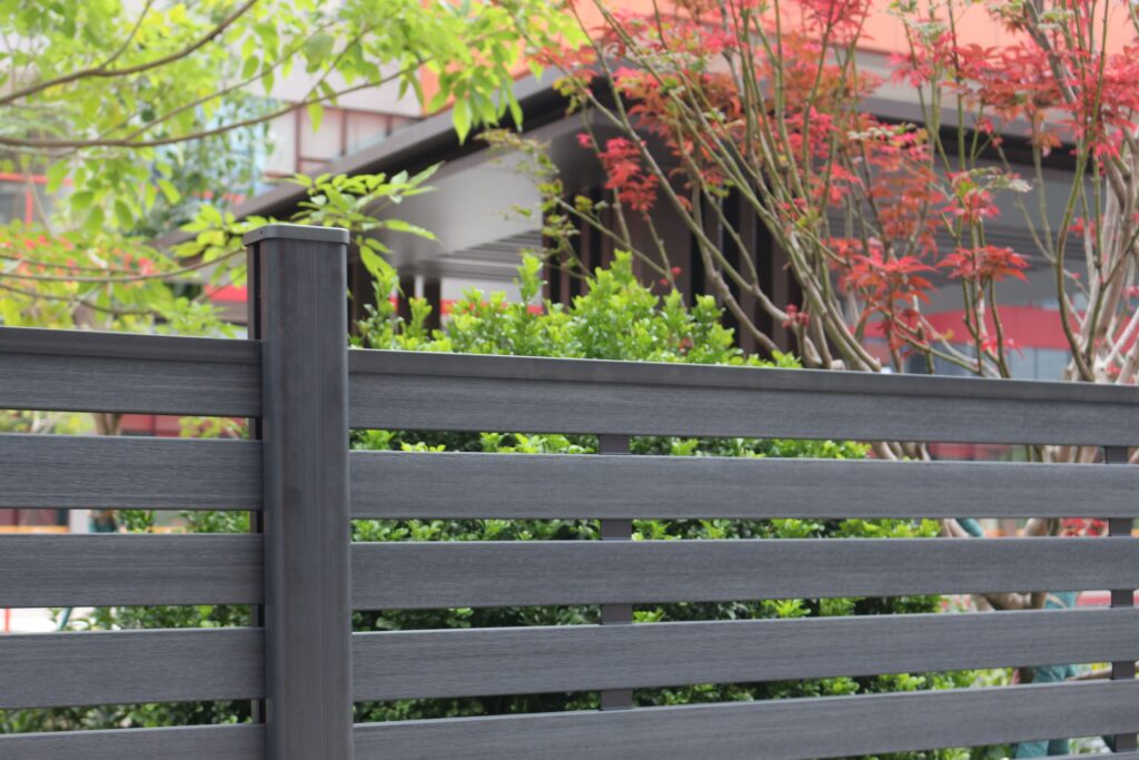 MecoFence Super Kit composite fence post featuring a Semi-Privacy design with a decorative trellis top section for added style and airflow.