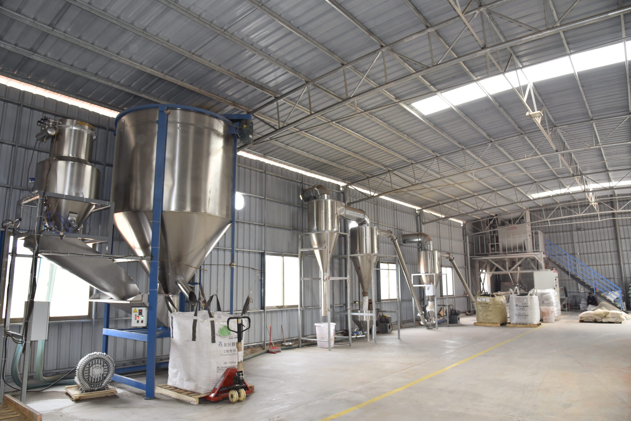 Proceso de mezclado de materia prima